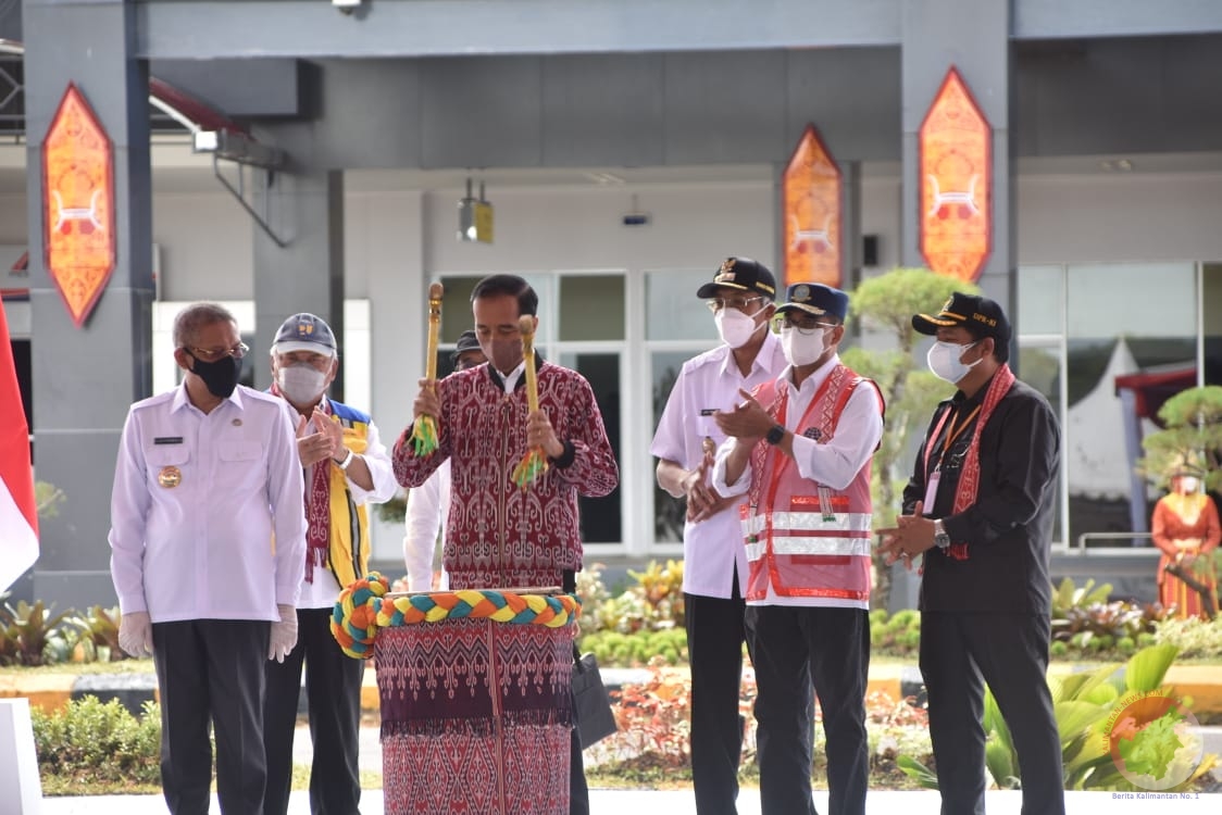 Presiden RI Joko Widodo, Resmikan Bandara Tebelian Sintang – Kalimantan ...